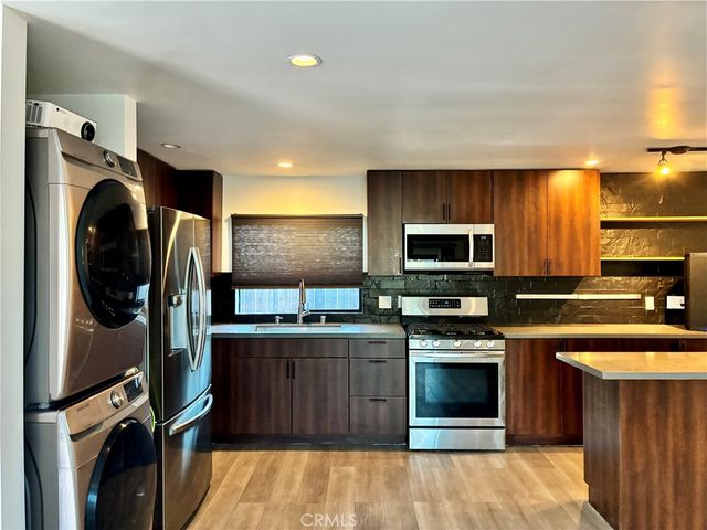 20422 20424 Schoenborn, Winnetka, CA 91306