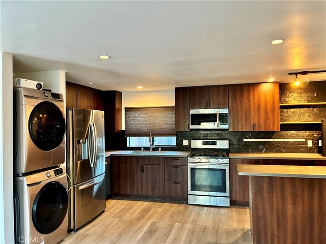 20422 20424 Schoenborn, Winnetka, CA 91306