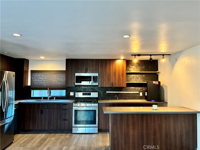 20422 20424 Schoenborn, Winnetka, CA 91306