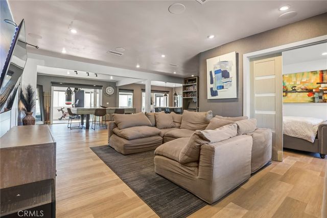 20422 20424 Schoenborn, Winnetka, CA 91306