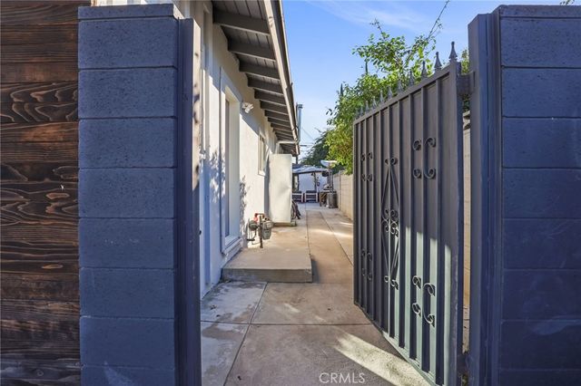 20422 20424 Schoenborn, Winnetka, CA 91306