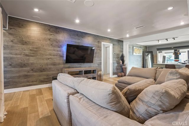 20422 20424 Schoenborn, Winnetka, CA 91306