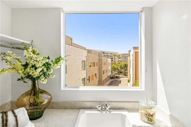 248 Rockefeller, Irvine, CA 92612