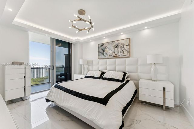 16385 Biscayne Blvd 3001, North Miami Beach, FL 33160