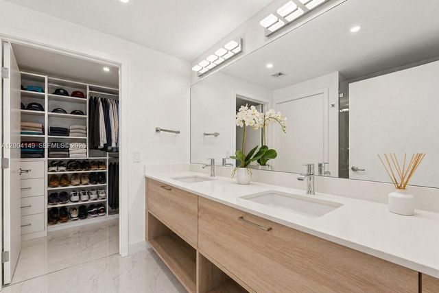 16385 Biscayne Blvd 3001, North Miami Beach, FL 33160