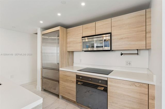 16385 Biscayne Blvd 3001, North Miami Beach, FL 33160