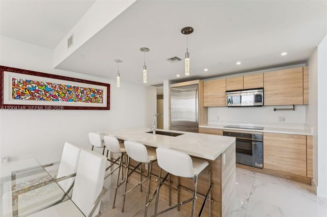 16385 Biscayne Blvd 3001, North Miami Beach, FL 33160