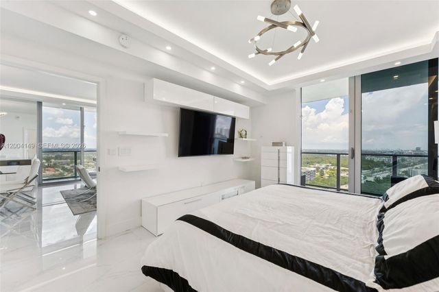 16385 Biscayne Blvd 3001, North Miami Beach, FL 33160