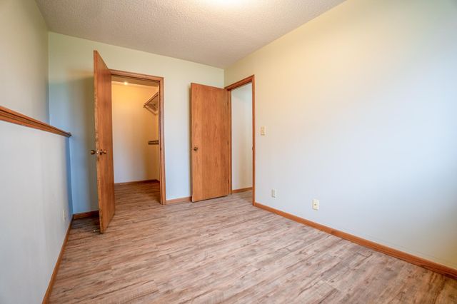 608 27th Avenue SW, Willmar, MN 56201