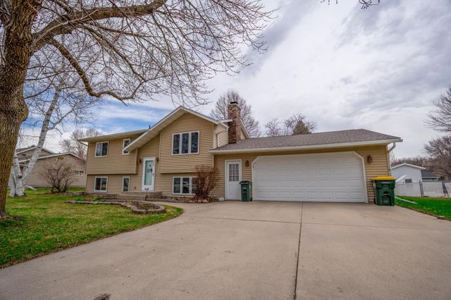 608 27th Avenue SW, Willmar, MN 56201