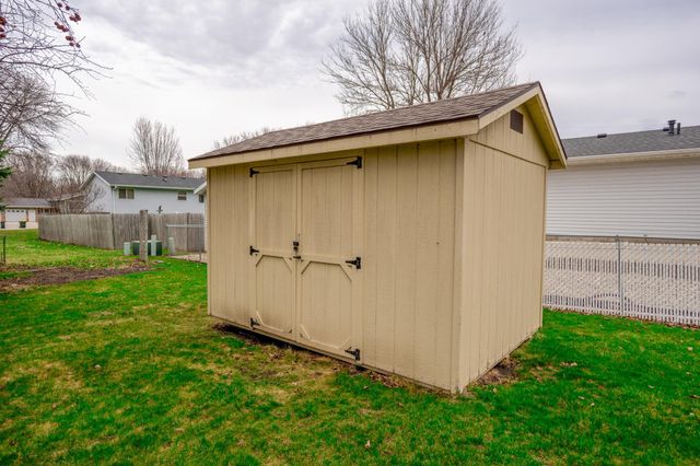 608 27th Avenue SW, Willmar, MN 56201