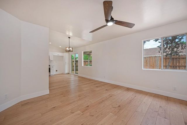 2450 Floradale Way, Lincoln, CA 95648
