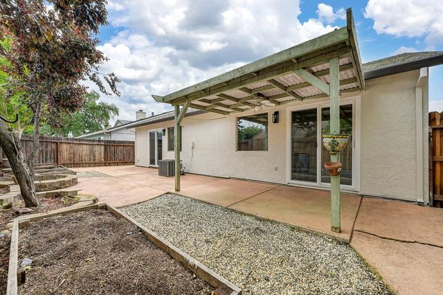 2450 Floradale Way, Lincoln, CA 95648
