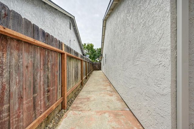 2450 Floradale Way, Lincoln, CA 95648