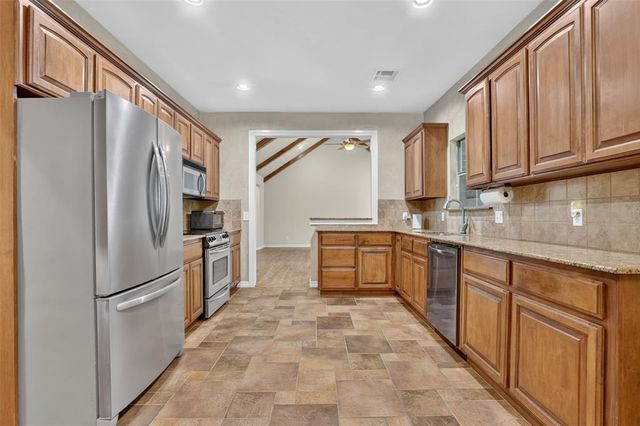 1690 Deerwood Trail, Edmond, OK 73034