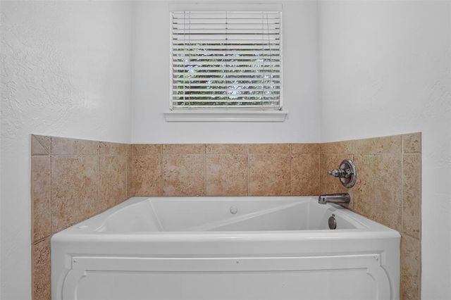 1690 Deerwood Trail, Edmond, OK 73034