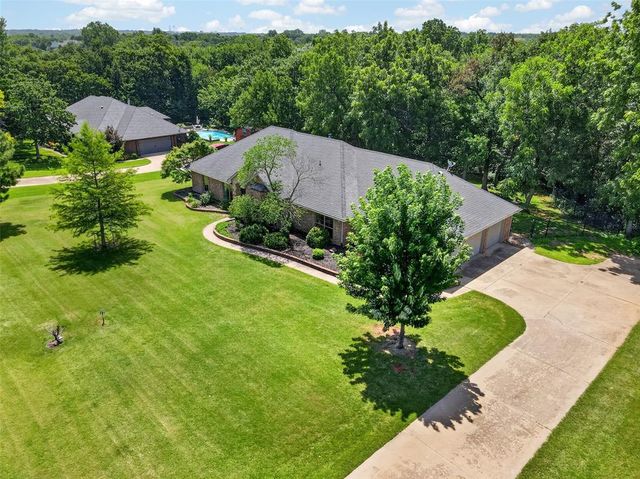 1690 Deerwood Trail, Edmond, OK 73034