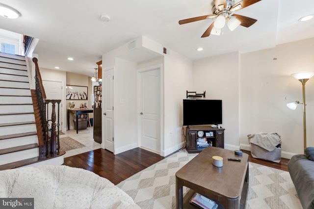 1819 CHRISTIAN ST, Philadelphia, PA 19146