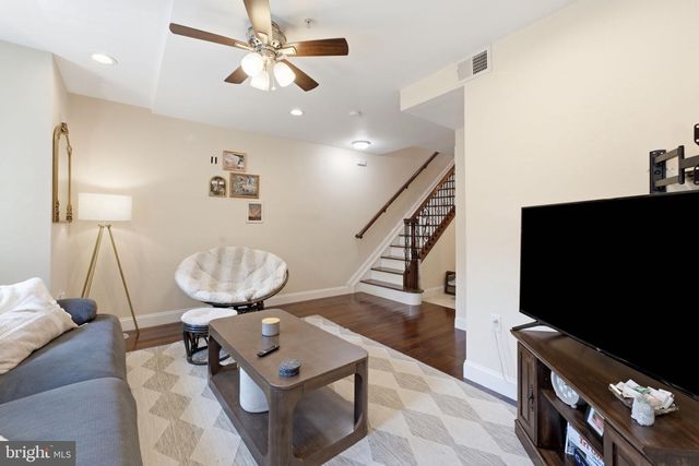 1819 CHRISTIAN ST, Philadelphia, PA 19146