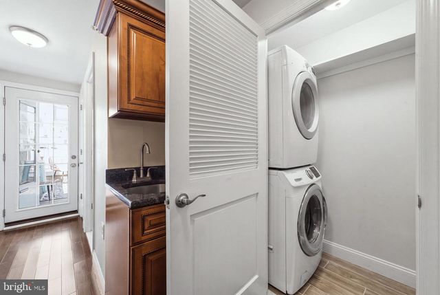 1819 CHRISTIAN ST, Philadelphia, PA 19146