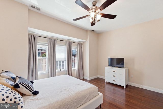 1819 CHRISTIAN ST, Philadelphia, PA 19146