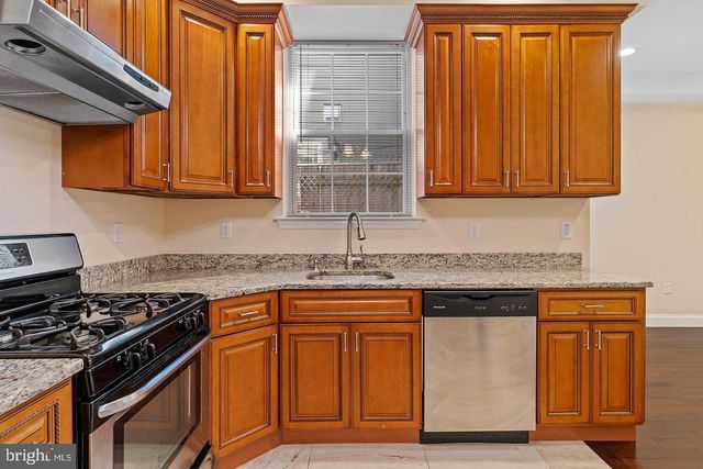 1819 CHRISTIAN ST, Philadelphia, PA 19146