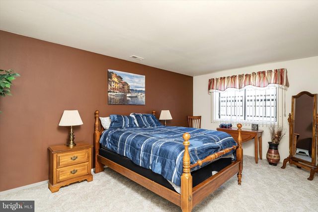 42 HORSESHOE LN N, Columbus, NJ 08022
