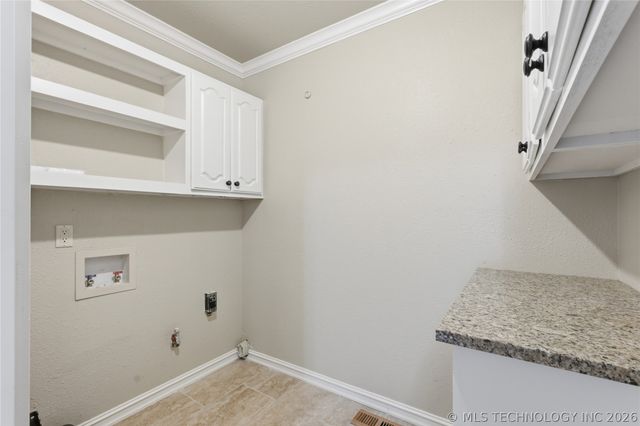 8512 E 121st Street S, Bixby, OK 74008