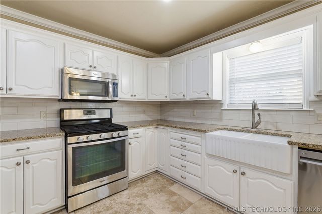 8512 E 121st Street S, Bixby, OK 74008