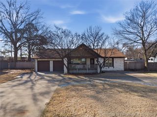 8512 E 121st Street S, Bixby, OK 74008