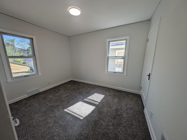1111 Maryland Avenue E, Saint Paul, MN 55106