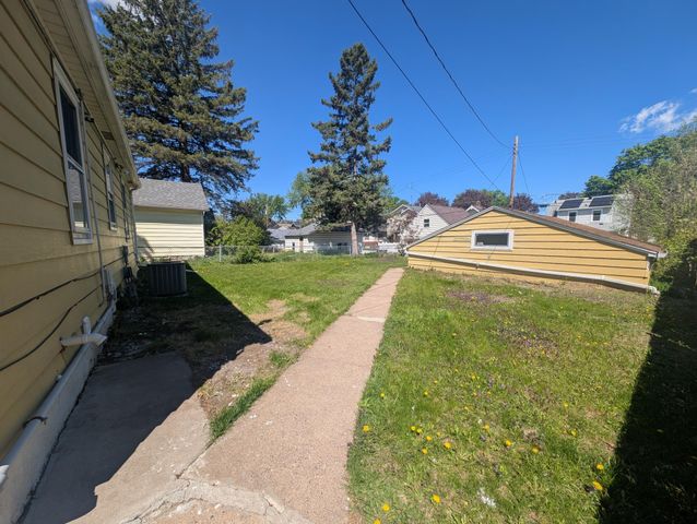 1111 Maryland Avenue E, Saint Paul, MN 55106