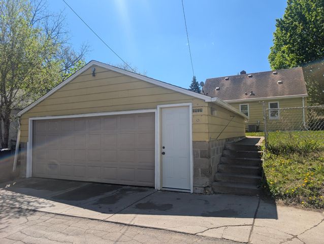 1111 Maryland Avenue E, Saint Paul, MN 55106