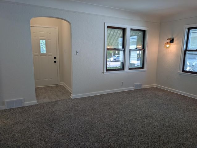 1111 Maryland Avenue E, Saint Paul, MN 55106
