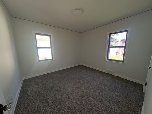 1111 Maryland Avenue E, Saint Paul, MN 55106