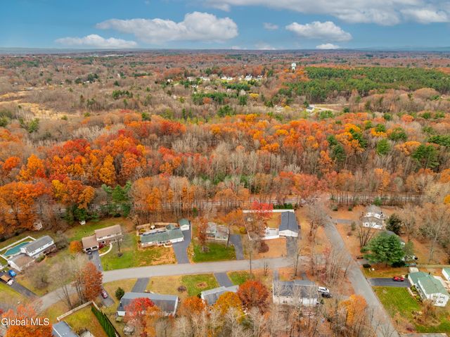 3 Prestwick Avenue, Clifton Park, NY 12065