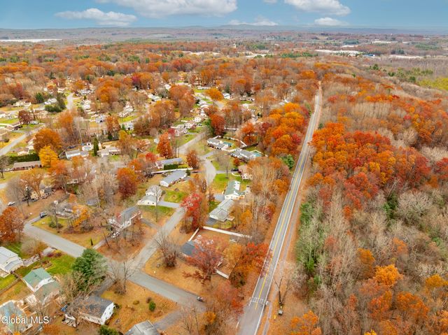 3 Prestwick Avenue, Clifton Park, NY 12065