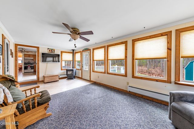 3 Prestwick Avenue, Clifton Park, NY 12065