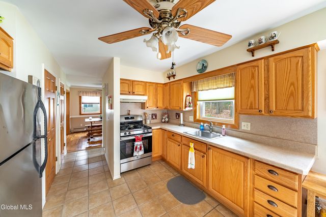 3 Prestwick Avenue, Clifton Park, NY 12065