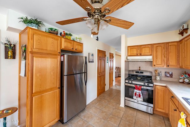 3 Prestwick Avenue, Clifton Park, NY 12065