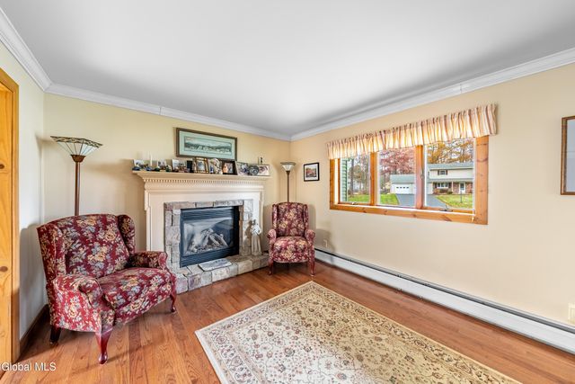 3 Prestwick Avenue, Clifton Park, NY 12065