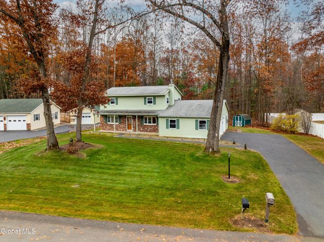 3 Prestwick Avenue, Clifton Park, NY 12065