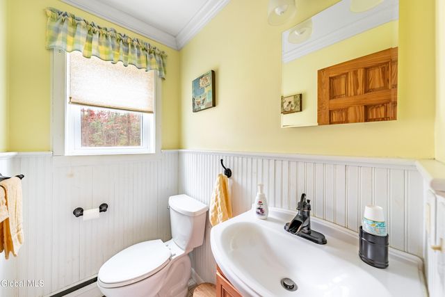 3 Prestwick Avenue, Clifton Park, NY 12065