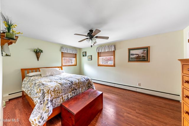 3 Prestwick Avenue, Clifton Park, NY 12065