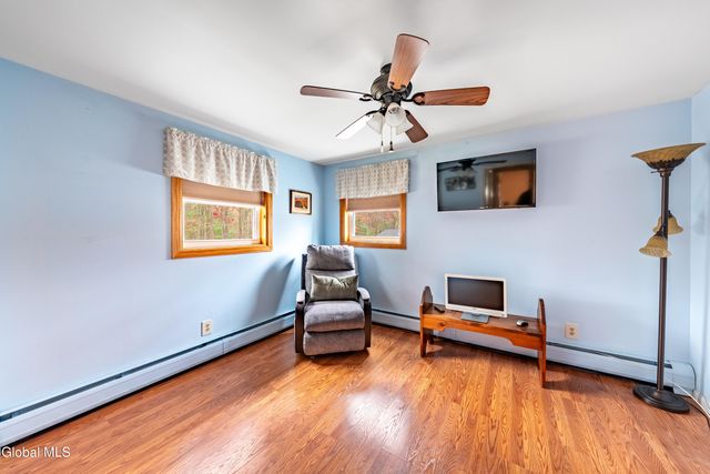 3 Prestwick Avenue, Clifton Park, NY 12065