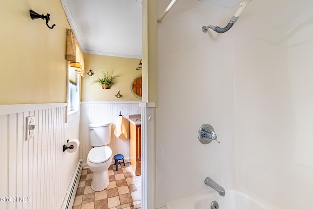 3 Prestwick Avenue, Clifton Park, NY 12065