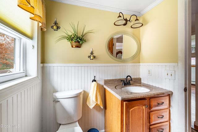 3 Prestwick Avenue, Clifton Park, NY 12065