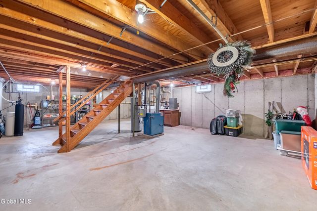 3 Prestwick Avenue, Clifton Park, NY 12065