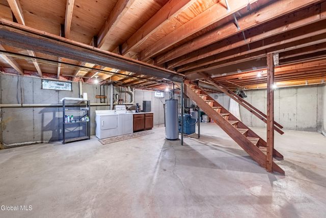 3 Prestwick Avenue, Clifton Park, NY 12065