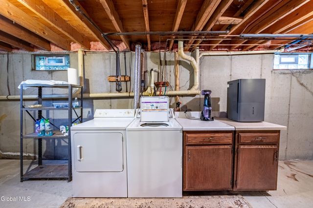 3 Prestwick Avenue, Clifton Park, NY 12065